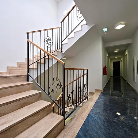 Luz Split, Private Parking Spot In The Garage Apartman