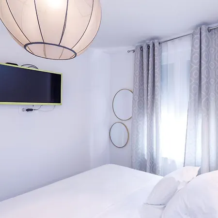 Luz Split, Private Parking Spot In The Garage Apartman