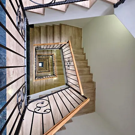 Luz Split, Private Parking Spot In The Garage * Σπλιτ