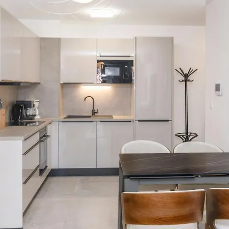 Luz Split, Private Parking Spot In The Garage * Σπλιτ