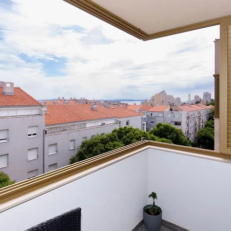 Luz Split, Private Parking Spot In The Garage Διαμέρισμα *