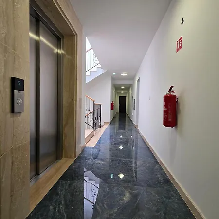 Luz Split, Private Parking Spot In The Garage Апартаменты *